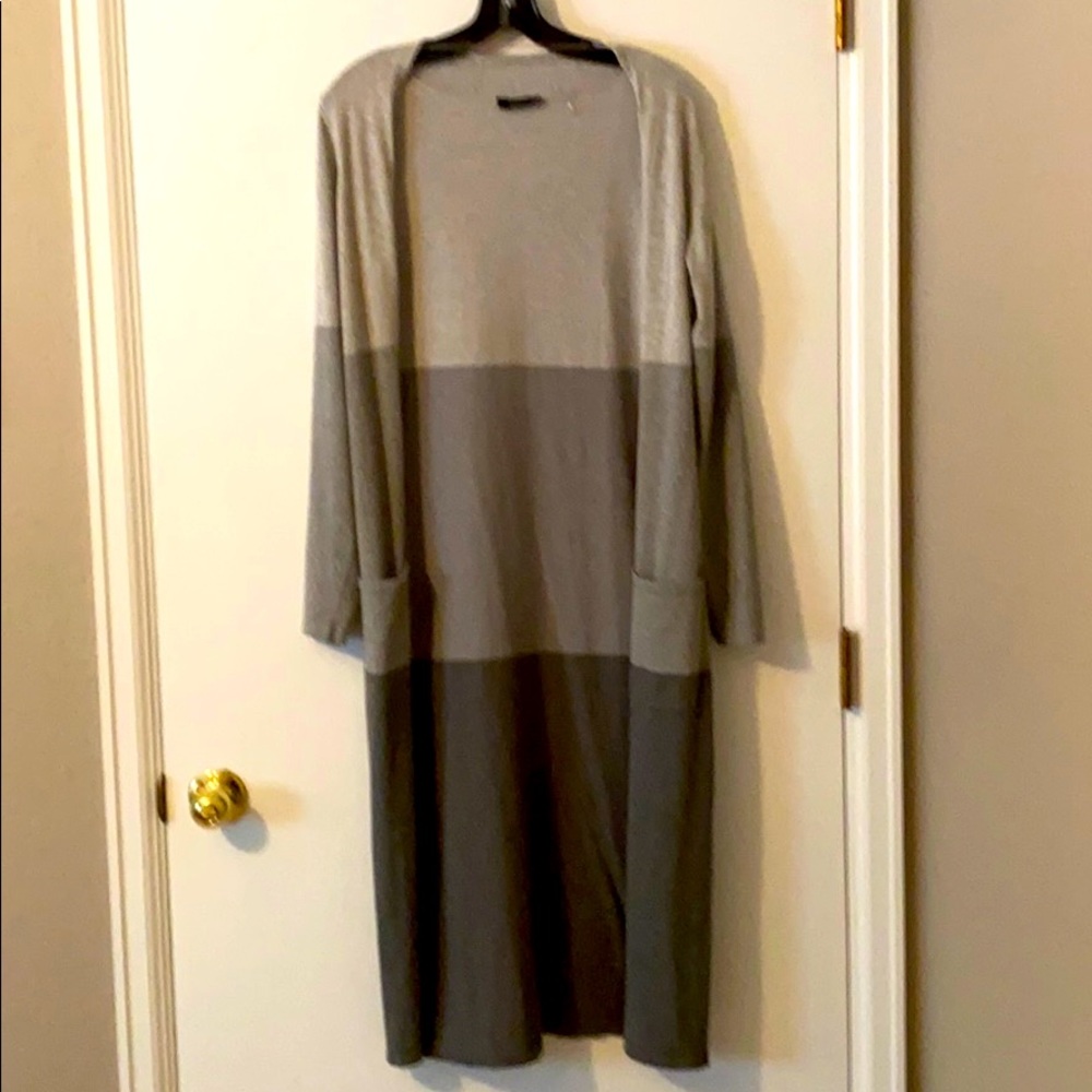 Long color block lightweight sweater